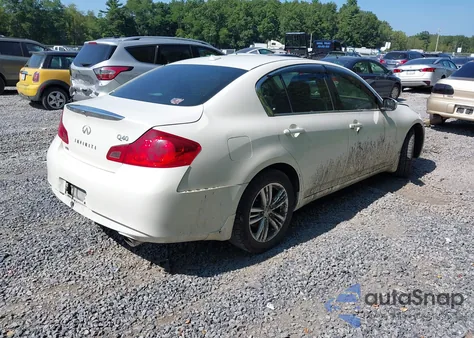 2015 Infiniti Q40 z USA, uszkodzony, nr VIN JN1CV6AR0FM650403